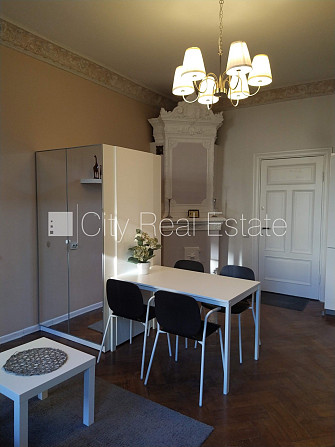 Jaunceltne, pagalma ēka, slēgts pagalms, ir lifts, divi balkoni, logi vērsti uz pagalma pusi, Rīga - foto 3