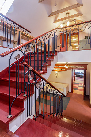 Фасадный дом, реновированный дом, вход с улицы, лестничная клетка после Рига - изображение 13