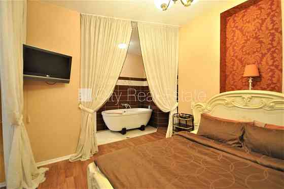 Здание во дворе, реновированный дом, закрытый двор, возможность аренды парковки, Рига