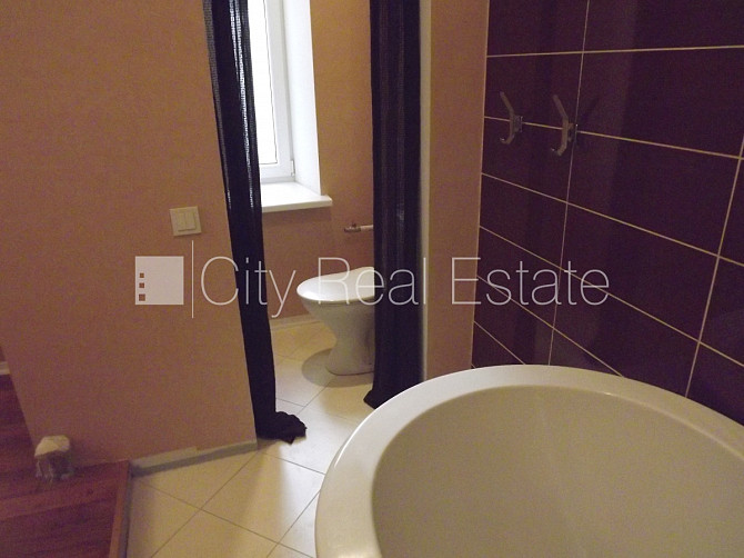 Здание во дворе, реновированный дом, закрытый двор, возможность аренды парковки, Рига - изображение 8