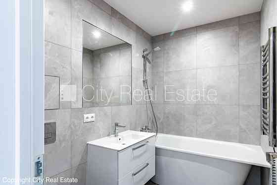 Реставрированный дом, фасад с деревянной отделкой, энергоэффективный дом, Рига