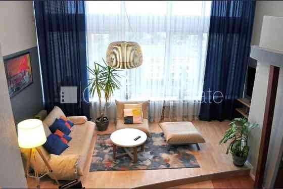 Фасадный дом, благоустроенная озеленённая территория, место для машины, лифт, Рига