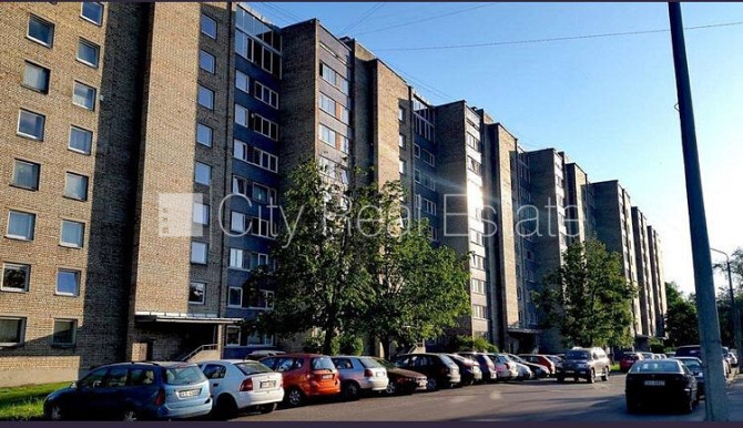 Fasādes māja, labiekārtota apzaļumota teritorija, vieta automašīnai, ir lifts, iestiklota Rīga - foto 17