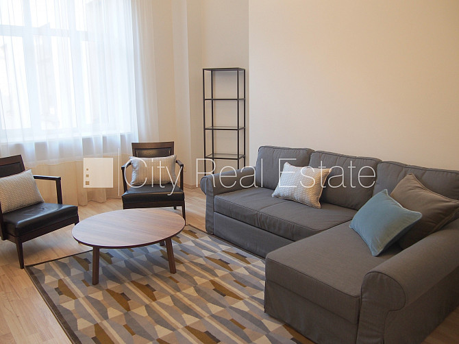 Renovēta māja, logi vērsti uz pagalma pusi, viesistaba, viena telpa caurstaigājama, virtuve, Rīga - foto 1