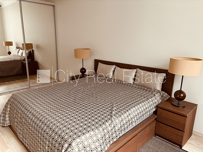 Renovēta māja, logi vērsti uz pagalma pusi, viesistaba, viena telpa caurstaigājama, virtuve, Rīga - foto 5