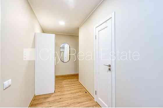 Фасадный дом, закрытый двор, окна выходят во двор, количество спален 2 шт., студио, Rīga