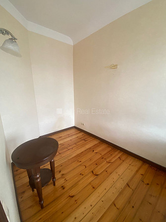 Pagalma māja, ieeja no pagalma, logi vērsti uz pagalma pusi, guļamistabu skaits 2 gab., istabas Rīga - foto 12