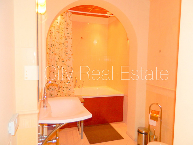 Pagalma māja, ieeja no pagalma, logi vērsti uz pagalma pusi, guļamistabu skaits 2 gab., istabas Rīga - foto 10