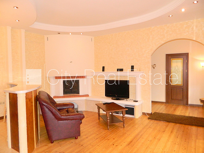 Pagalma māja, ieeja no pagalma, logi vērsti uz pagalma pusi, guļamistabu skaits 2 gab., istabas Rīga - foto 1