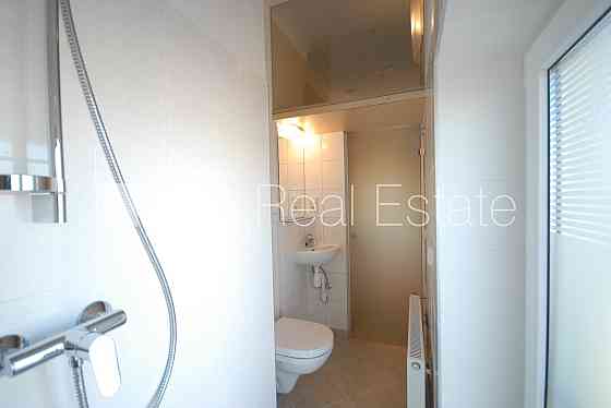 Фасадный дом, панельный дом, благоустроенная озеленённая территория, подъездная Rīga