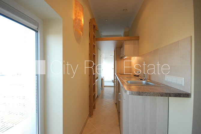 Fasādes māja, paneļu māja, labiekārtota apzaļumota teritorija, bruģēts piebraucamais Rīga - foto 1