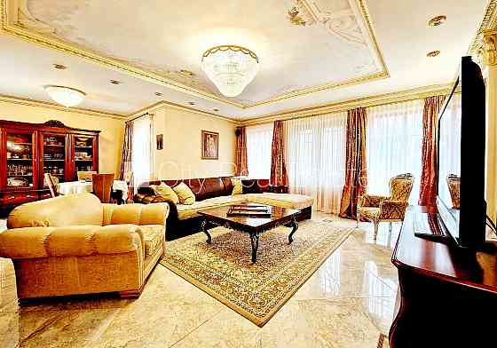 Фасадный дом, реновированный дом, фасад с декоративной штукатуркой, закрытый Rīga