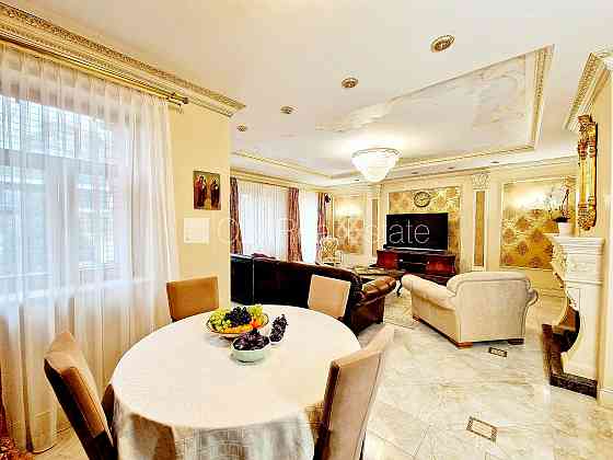 Фасадный дом, реновированный дом, фасад с декоративной штукатуркой, закрытый Rīga