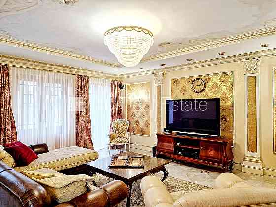 Фасадный дом, реновированный дом, фасад с декоративной штукатуркой, закрытый Rīga