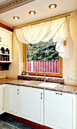 Fasādes māja, renovēta māja, fasāde ar dekoratīvo apmetumu, slēgts pagalms, ieeja no ielas Rīga - foto 9