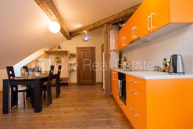 Renovēta māja, slēgts pagalms, mansards, kāpņu telpa pēc kosmētiskā remonta, logi vērsti Rīga - foto 19