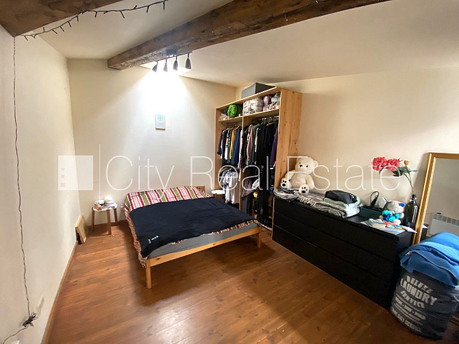 Renovēta māja, slēgts pagalms, mansards, kāpņu telpa pēc kosmētiskā remonta, logi vērsti Rīga - foto 16