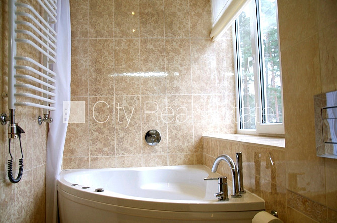 Renovēta māja, slēgts pagalms, mansards, kāpņu telpa pēc kosmētiskā remonta, logi vērsti Rīga - foto 8