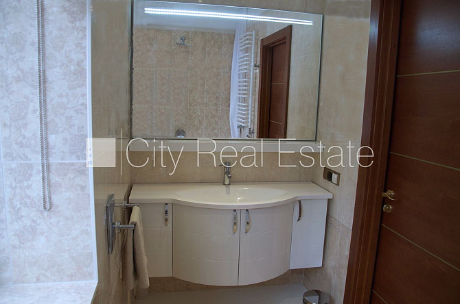 Renovēta māja, slēgts pagalms, mansards, kāpņu telpa pēc kosmētiskā remonta, logi vērsti Rīga - foto 9