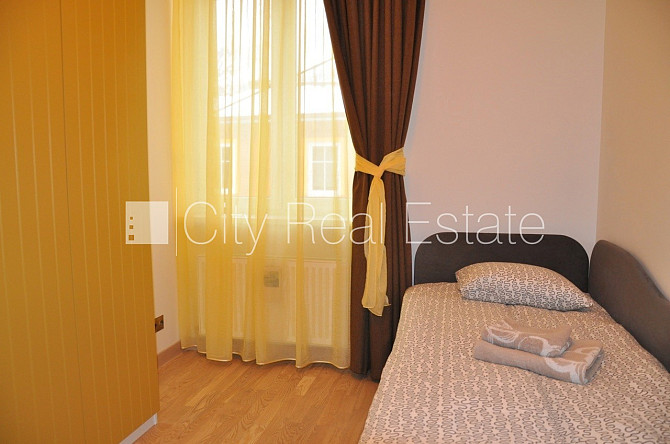 Renovēta māja, slēgts pagalms, mansards, kāpņu telpa pēc kosmētiskā remonta, logi vērsti Rīga - foto 7