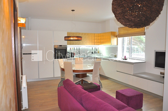 Renovēta māja, slēgts pagalms, mansards, kāpņu telpa pēc kosmētiskā remonta, logi vērsti Rīga - foto 1