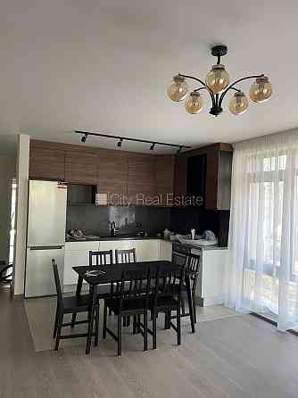 Фасадный дом, реновированный дом, фасад с декоративной штукатуркой, закрытый Рига