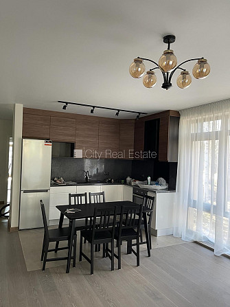 Fasādes māja, renovēta māja, fasāde ar dekoratīvo apmetumu, slēgts pagalms, ieeja no ielas Rīga - foto 3