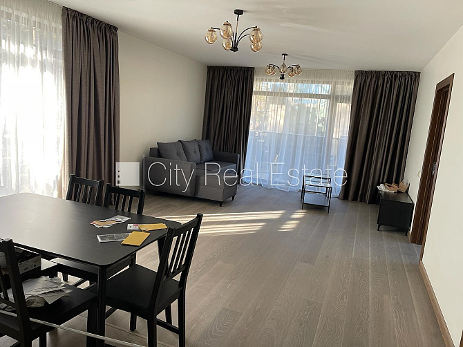 Fasādes māja, renovēta māja, fasāde ar dekoratīvo apmetumu, slēgts pagalms, ieeja no ielas Rīga - foto 2