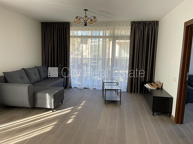 Fasādes māja, renovēta māja, fasāde ar dekoratīvo apmetumu, slēgts pagalms, ieeja no ielas Rīga - foto 1