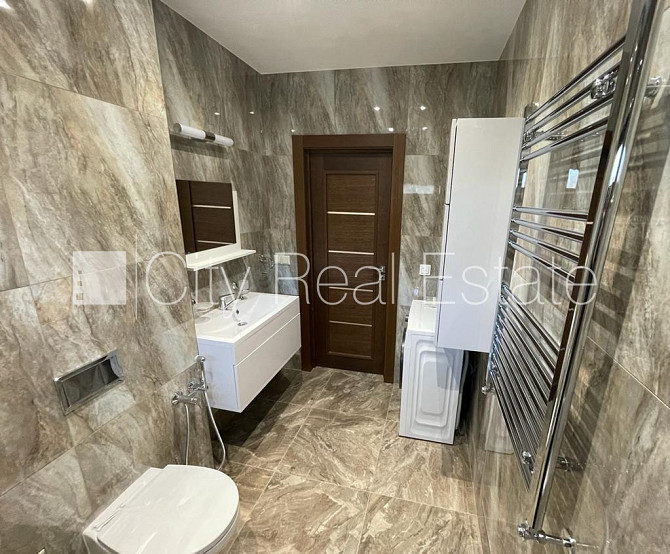 Fasādes māja, renovēta māja, fasāde ar dekoratīvo apmetumu, slēgts pagalms, ieeja no ielas Rīga - foto 10