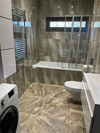 Fasādes māja, renovēta māja, fasāde ar dekoratīvo apmetumu, slēgts pagalms, ieeja no ielas Rīga - foto 9