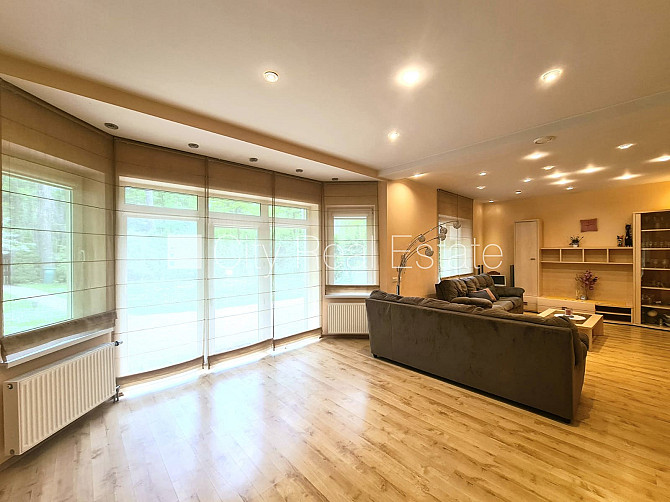 Частный дом, благоустроенный озеленённый двор, территория обнесена забором, Юрмала - изображение 8