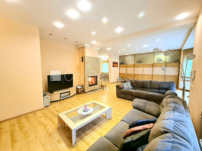 Частный дом, благоустроенный озеленённый двор, территория обнесена забором, Юрмала - изображение 6