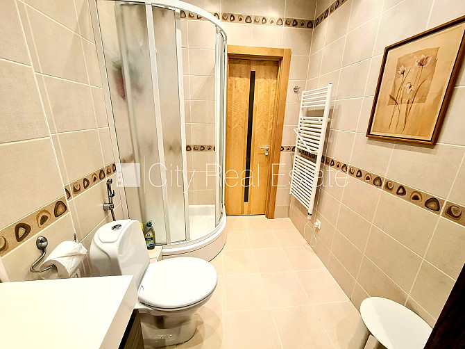 Частный дом, благоустроенный озеленённый двор, территория обнесена забором, Юрмала - изображение 13