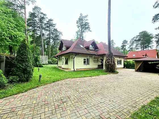 Частный дом, благоустроенный озеленённый двор, территория обнесена забором, Юрмала