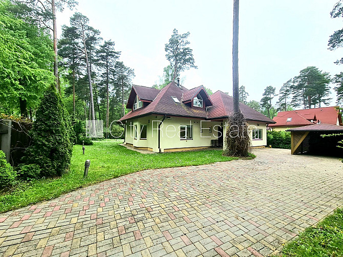 Частный дом, благоустроенный озеленённый двор, территория обнесена забором, Юрмала - изображение 4