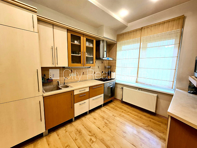 Частный дом, благоустроенный озеленённый двор, территория обнесена забором, Юрмала - изображение 10