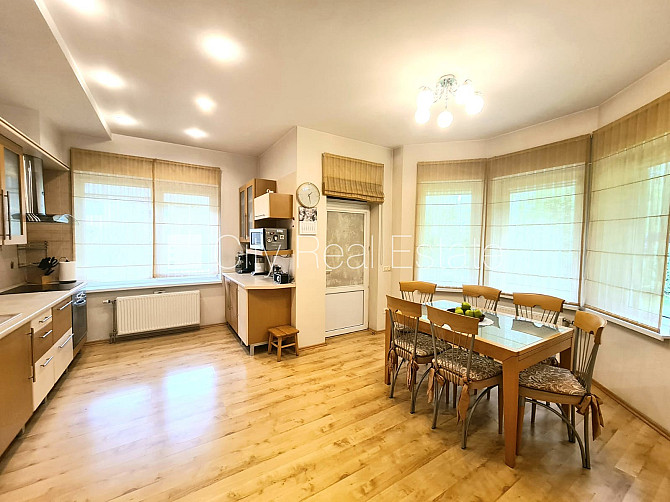 Частный дом, благоустроенный озеленённый двор, территория обнесена забором, Юрмала - изображение 9