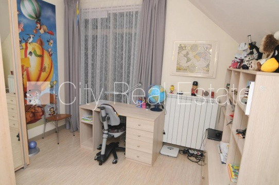 Благоустроенный озеленённый двор, территория обнесена забором, количество Юрмала - изображение 7