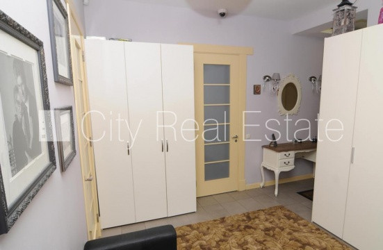 Благоустроенный озеленённый двор, территория обнесена забором, количество Юрмала - изображение 10