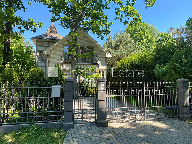 Благоустроенный озеленённый двор, территория обнесена забором, количество Юрмала - изображение 1