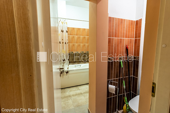 Реновированный дом, фасад с декоративной штукатуркой, закрытый двор, балкон 2 м2, Рига - изображение 19