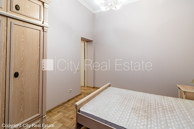 Реновированный дом, фасад с декоративной штукатуркой, закрытый двор, балкон 2 м2, Рига - изображение 8