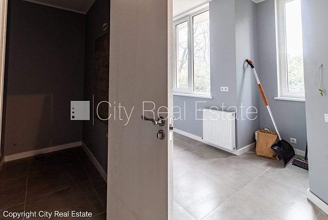 Фасадный дом, реновированный дом, фасад с декоративной штукатуркой, закрытый Рига - изображение 7