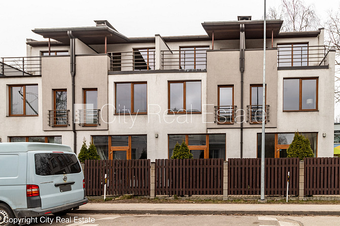 Фасадный дом, реновированный дом, фасад с декоративной штукатуркой, закрытый Рига - изображение 1