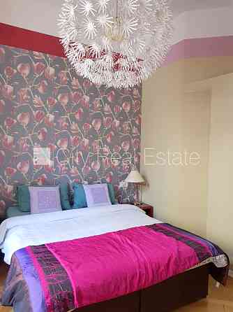 Фасадный дом, реновированный дом, фасад с декоративной штукатуркой, закрытый Рига