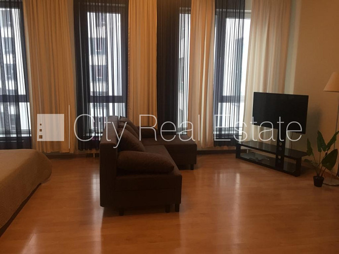 Фасадный дом, реновированный дом, закрытый двор, вход с улицы и со двора, лифт, Рига - изображение 19