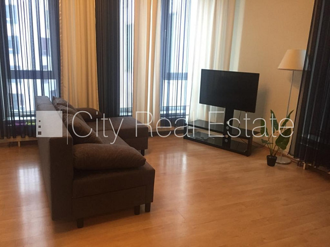 Фасадный дом, реновированный дом, закрытый двор, вход с улицы и со двора, лифт, Рига - изображение 20