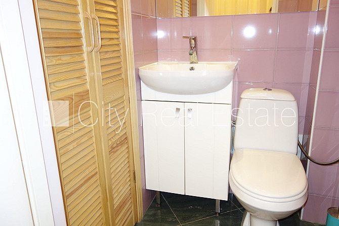 Дом во дворе, закрытый двор, количество спален 2 шт., изолированные комнаты 2 шт., Рига - изображение 10