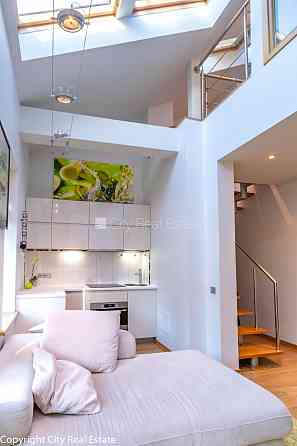 Мансарда, французский балкон, двухэтажный, центральное отопление, деревянные Рига